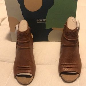 Earth brand new peep toe booties